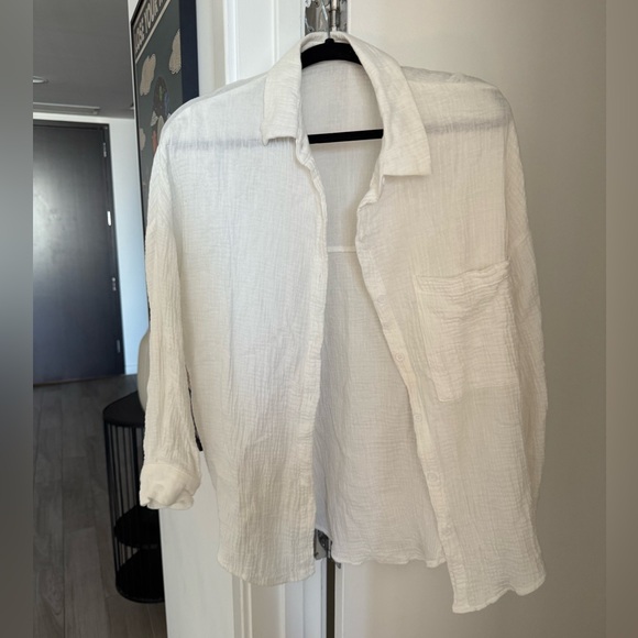 Amazon Tops - Women’s lightweight white button down top